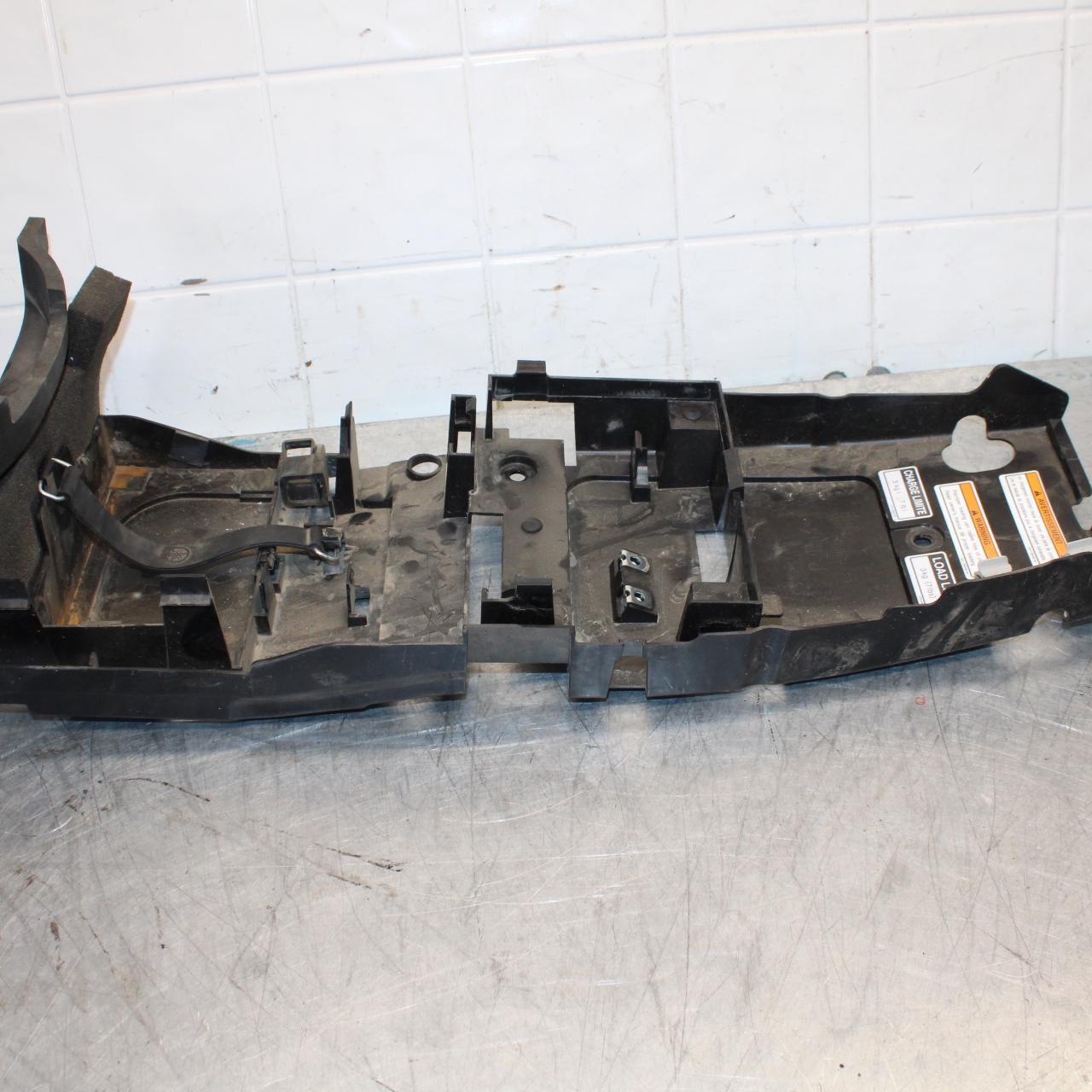 08-16 YAMAHA YZF R6 REAR BACK TAIL UNDERTAIL BATTERY TRAY PLASTIC BB436
