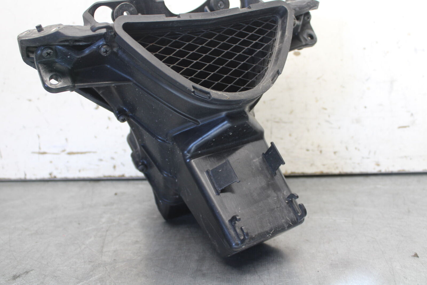 09-12 KAWASAKI NINJA ZX6R UPPER FAIRING MIRROR GAUGES STAY BRACKET BB698