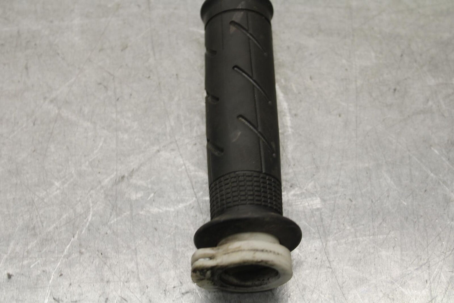 03-04 HONDA CBR600RR RIGHT THROTTLE GRIP 53140-MCF-305 BB637
