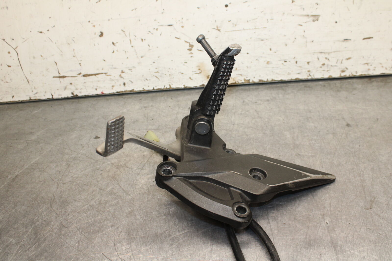 12-13 KAWASAKI Z1000 RIGHT REARSET REAR SET DRIVER FOOT PEG REST STOP BB743