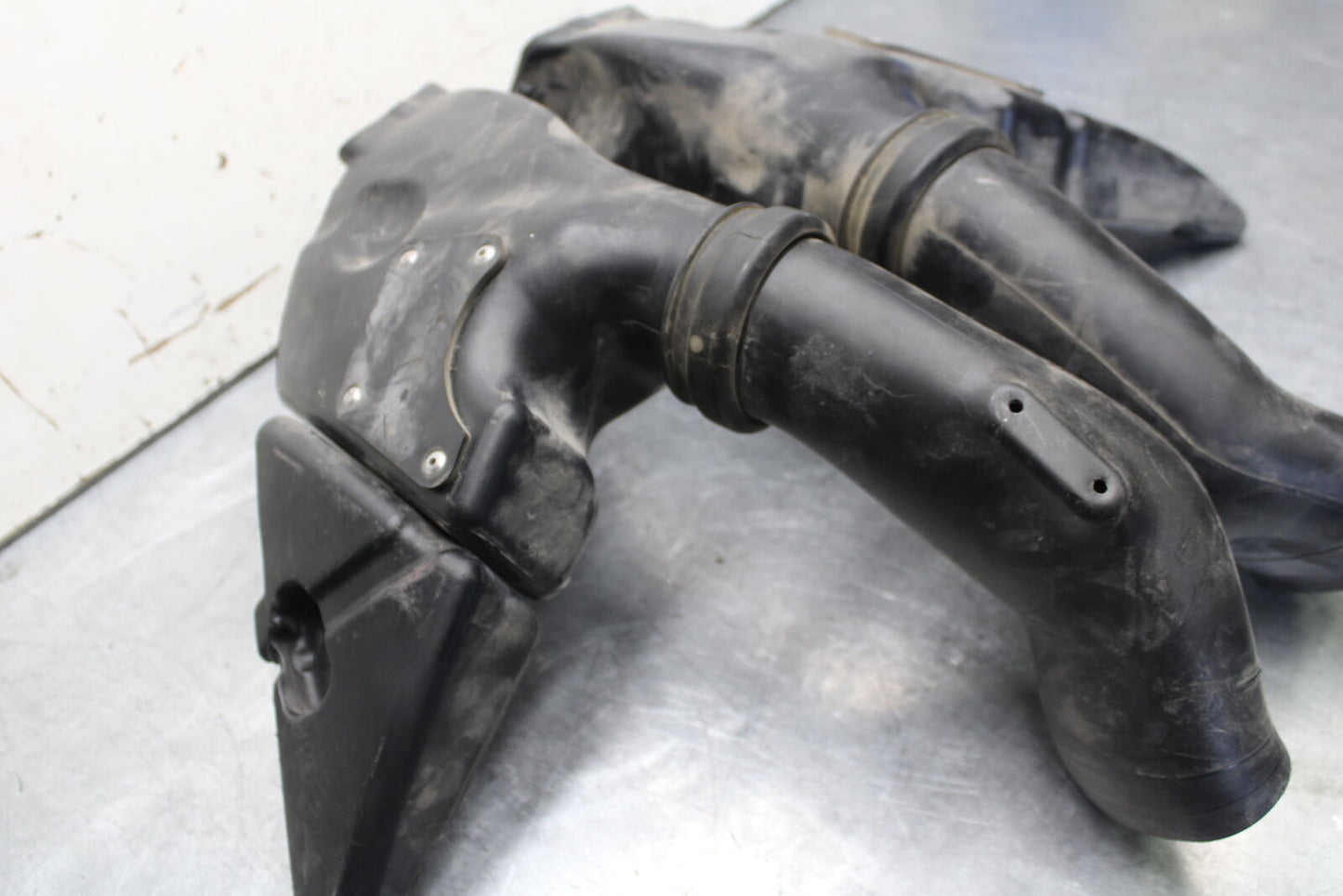 05-06 HONDA CBR600RR RIGHT LEFT INTAKE DUCTS 64330-MEE-A00 64335-MEE-940 BB655 