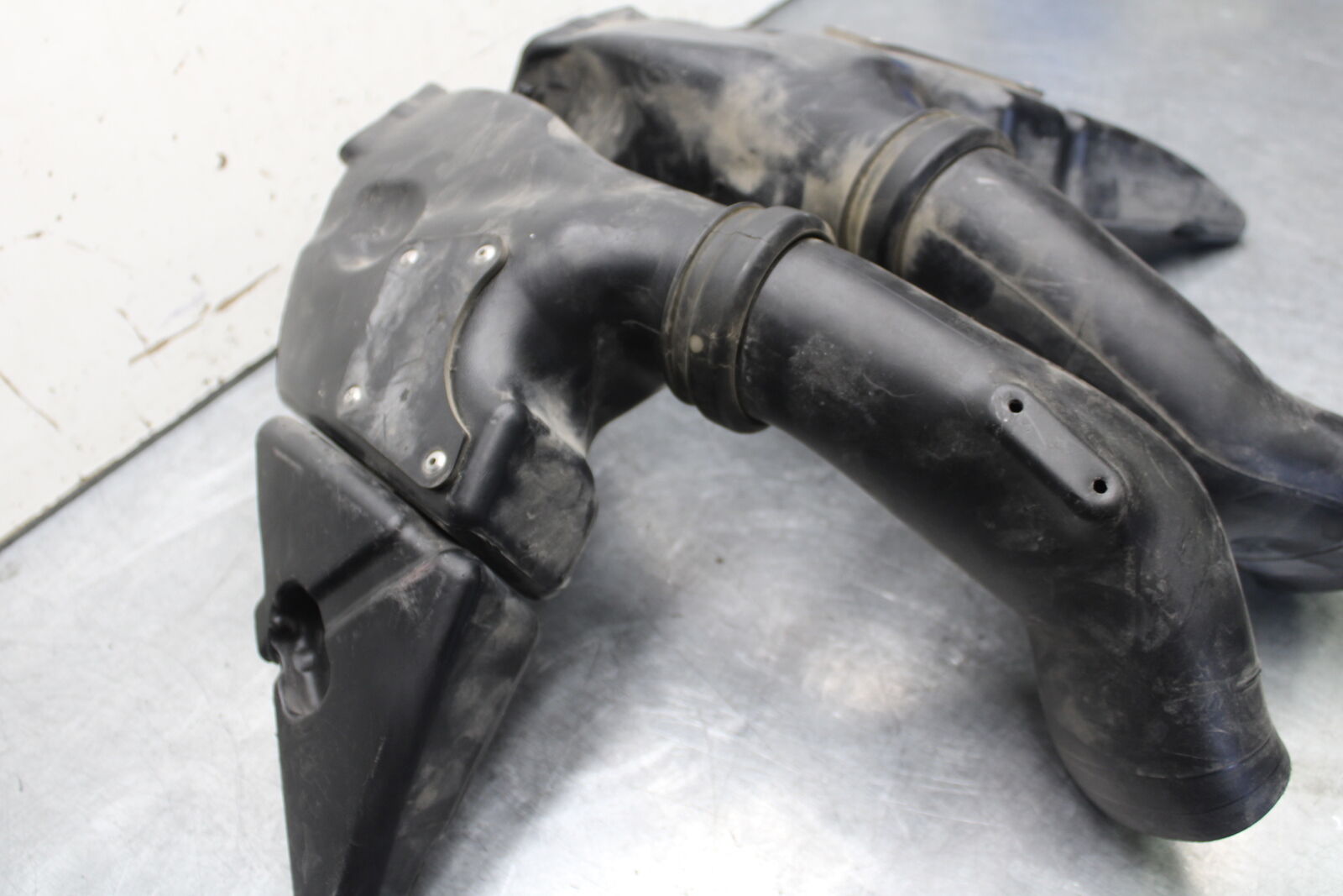 05-06 HONDA CBR600RR RIGHT LEFT INTAKE DUCTS 64330-MEE-A00 64335-MEE-940 BB655 