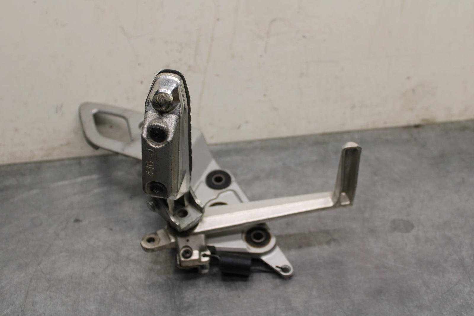13-16 SUZUKI BANDIT 1250S ABS RIGHT REARSET DRIVER FOOT PEG REST STOP BB134