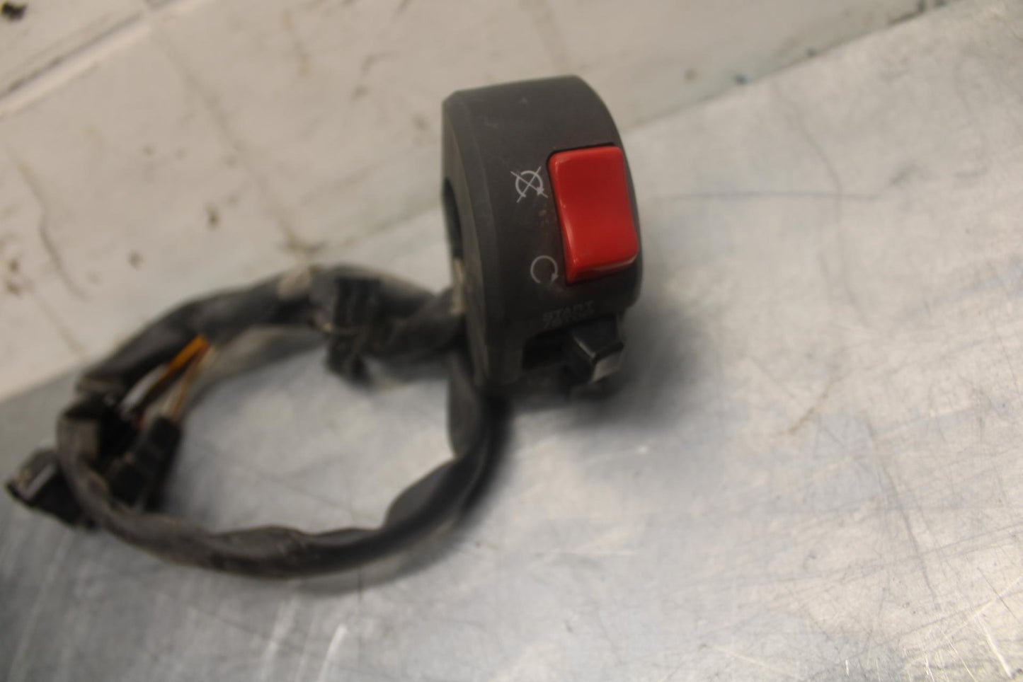 07-08 KAWASAKI NINJA ZX6R RIGHT CLIP ON HANDLE KILL OFF START SWITCH BB456
