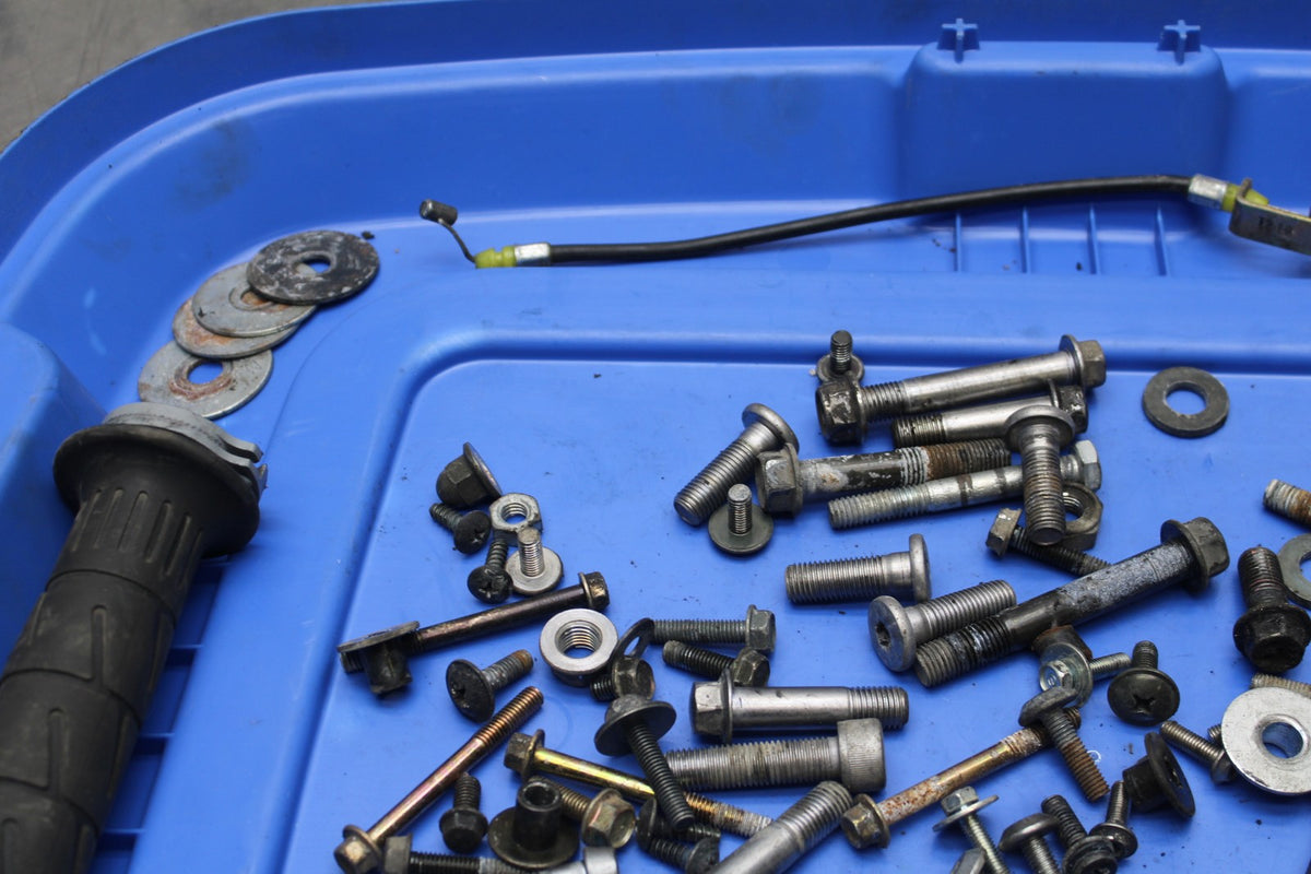 06 KAWASAKI Z750 BOLTS HARDWARE MOTOR SCREWS BB837