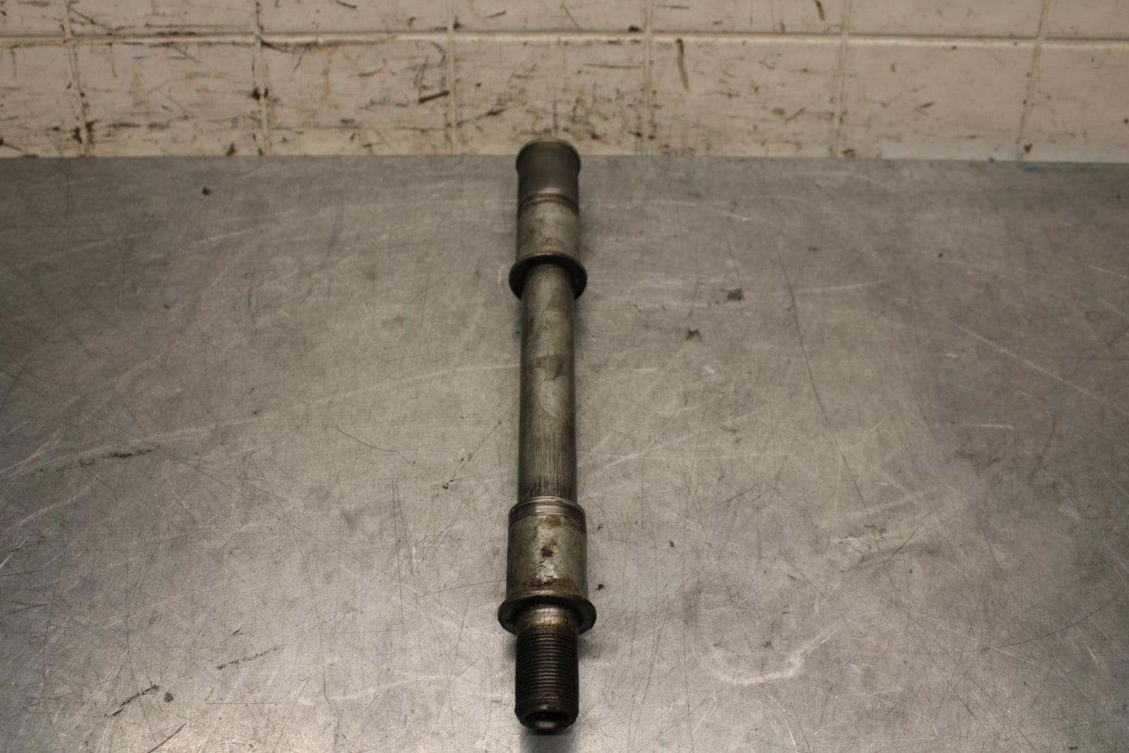 2005 Kawasaki Vulcan 1600 VN1600D Nomad FRONT WHEEL RIM AXLE PIVOT BOLT BB556