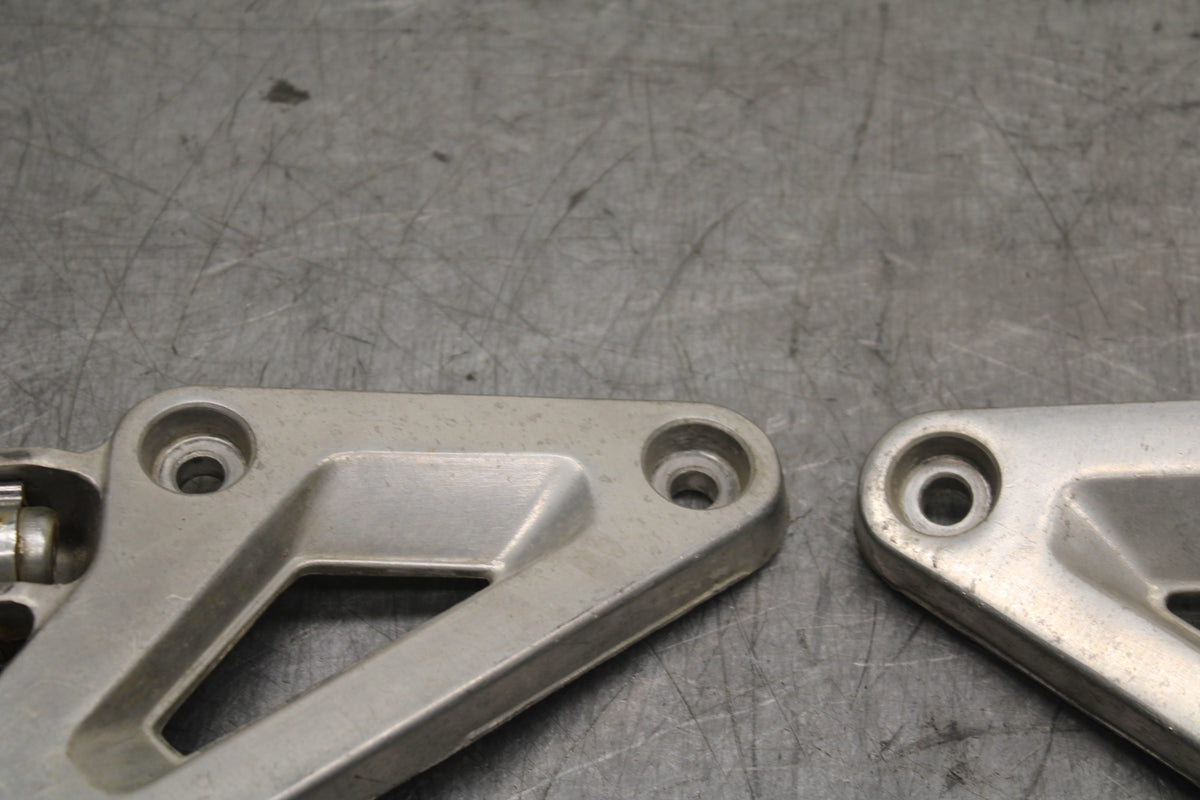 82-83 HONDA V45 MAGNA REAR PASSENGER FOOT STEP PEG BB107