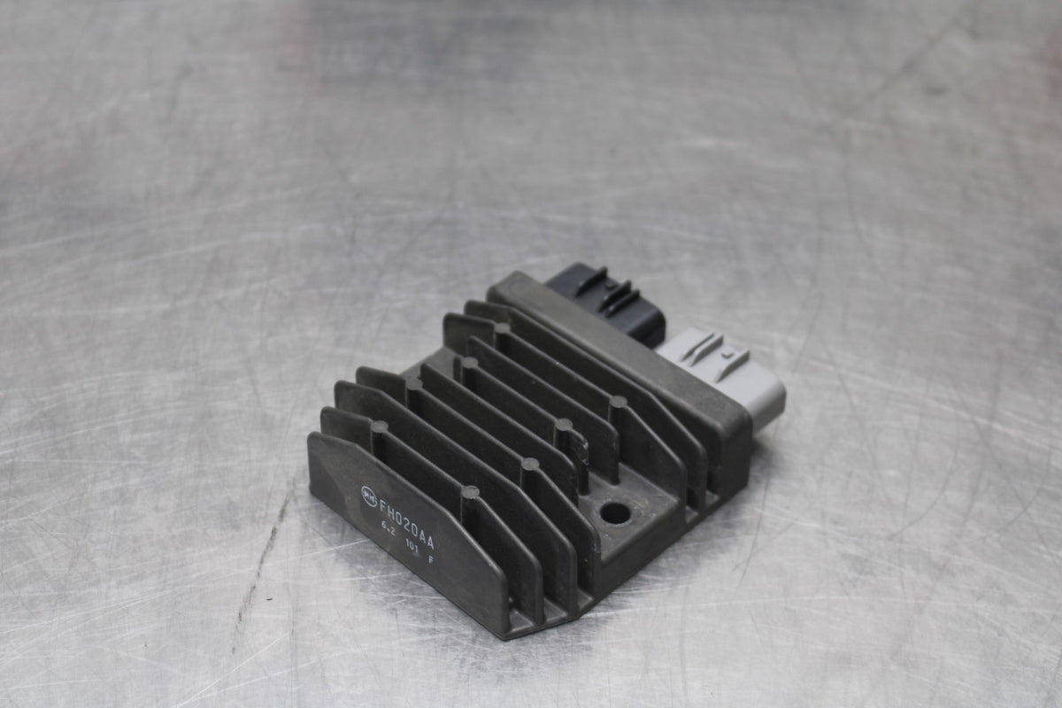 16 DUCATI 959 PANIGALE RECTIFIER VOLTAGE REGULATOR BB912
