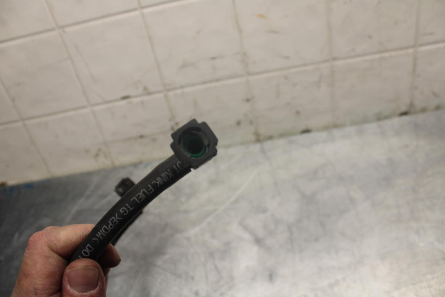 05 YAMAHA YZF R6S FUEL HOSE GAS LINE TUBE PIPE BB462
