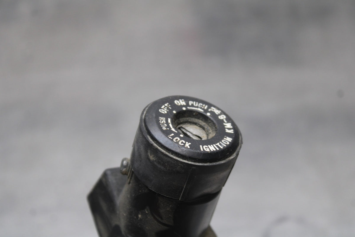 05-06 KAWASAKI NINJA ZX6R IGNITION LOCK AND SEAT LOCK BB877