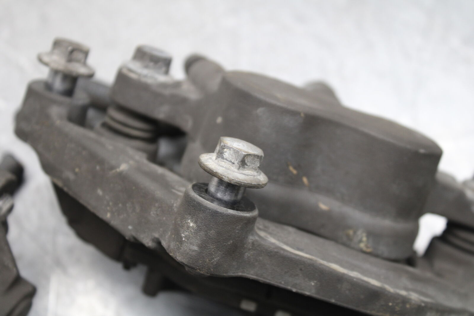 09-15 YAMAHA FZ6R RIGHT LEFT FRONT BRAKE CALIPER SET PAIR CALIPERS BB719