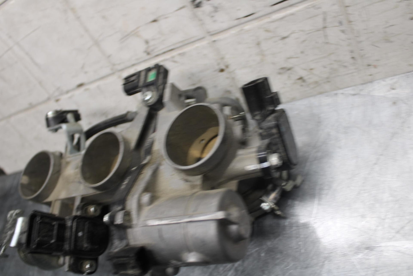 2016 Yamaha XSR900 ABS MAIN FUEL INJECTORS / THROTTLE BODIES BB516