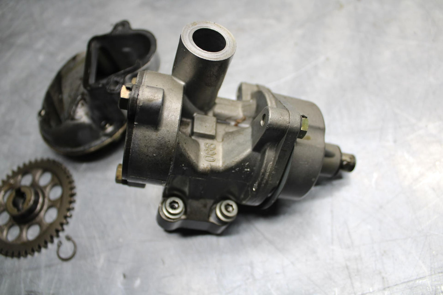 86-87 SUZUKI GSXR1100 ENGINE MOTOR OIL PUMP BB413