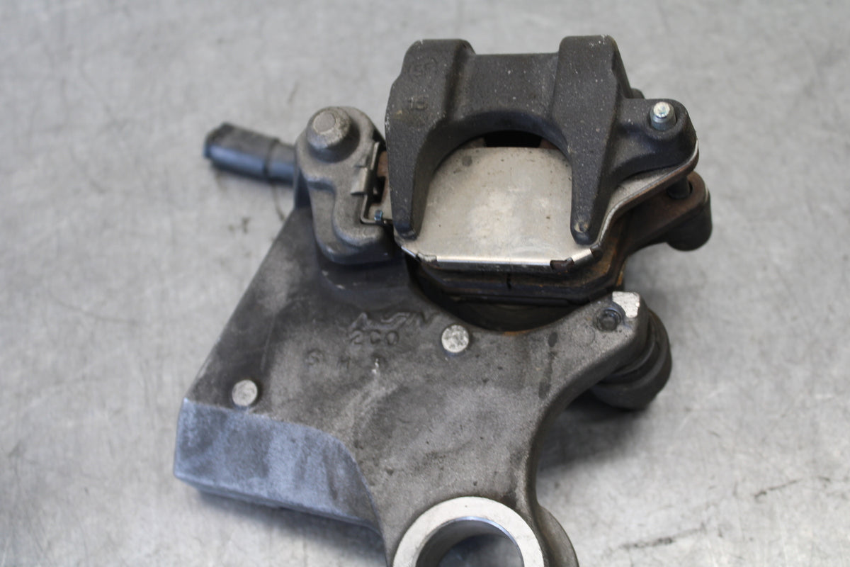 08-17 YAMAHA YZF R6 REAR BACK BRAKE CALIPER W MOUNT BRACKET 2C0-2580W-00-00