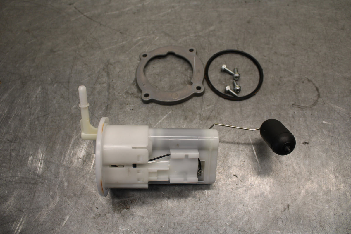 22-24 YAMAHA XSR900 FUEL PUMP GAS PETROL SENDER UNIT  BB683