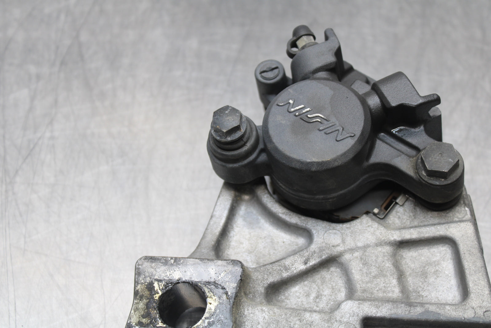 03 SUZUKI SV650S REAR BACK BRAKE CALIPER W MOUNT BRACKET BB167