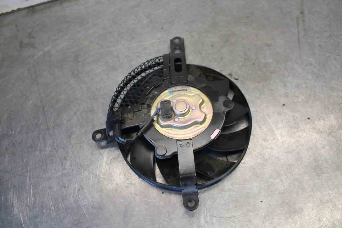 11-24 SUZUKI GSXR750 ENGINE RADIATOR COOLING FAN BB687