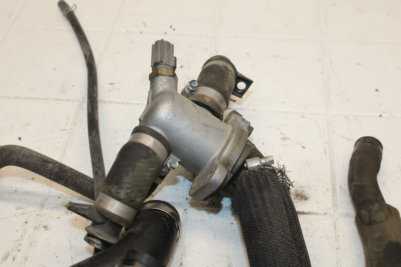 03-05 SUZUKI SV1000 THERMOSTAT W HOUSING ASSEMBLY BB405