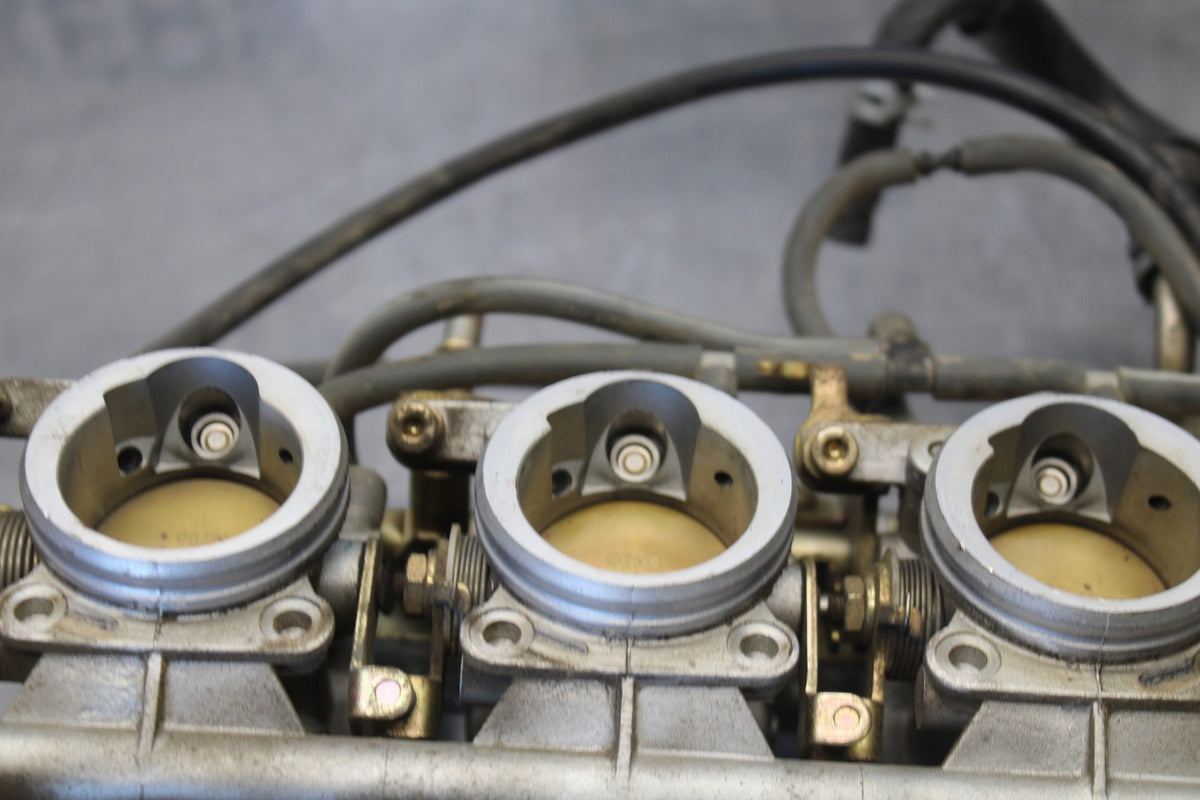 03-04 YAMAHA YZF R6 MAIN FUEL INJECTORS / THROTTLE BODIES BB890