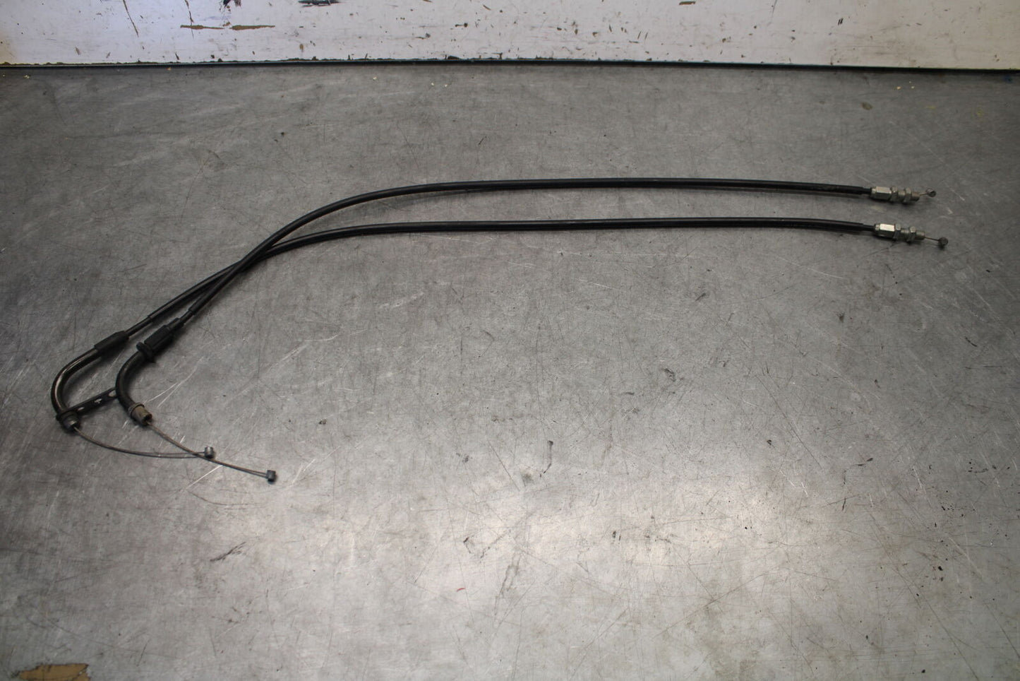 05-06 SUZUKI GSXR1000 THROTTLE CABLES LINES 58300-41G00 58300-41G10 BB663