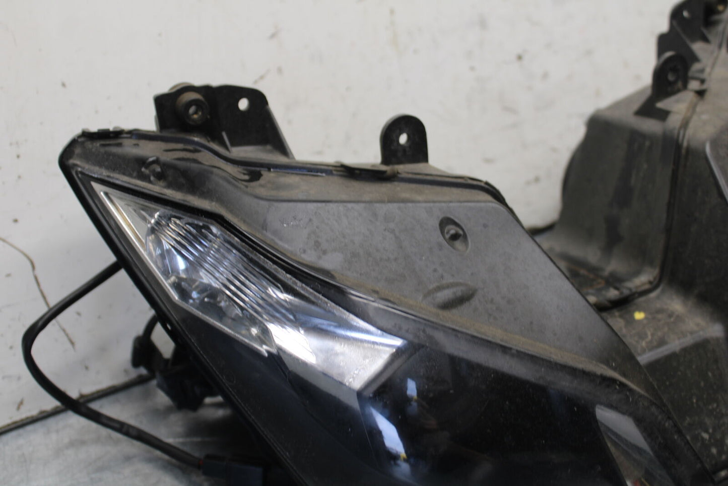 13-18 KAWASAKI NINJA ZX6R FRONT HEADLIGHT HEAD LIGHT LAMP 23007-0174 BB682