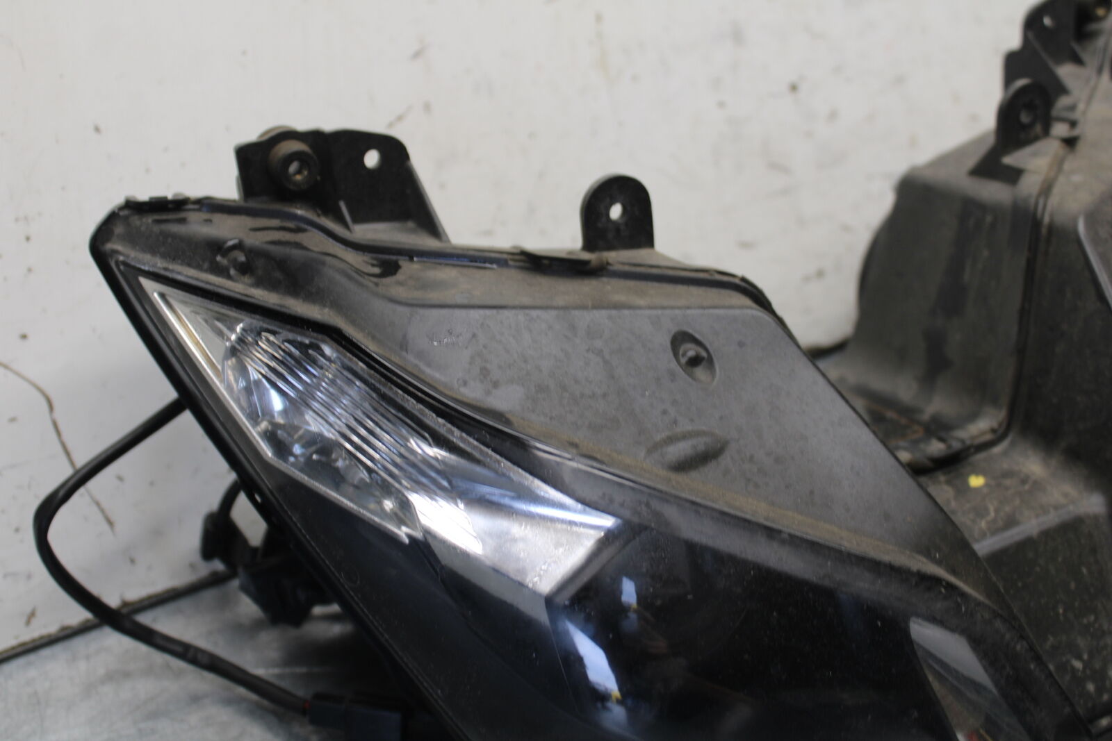 13-18 KAWASAKI NINJA ZX6R FRONT HEADLIGHT HEAD LIGHT LAMP 23007-0174 BB682