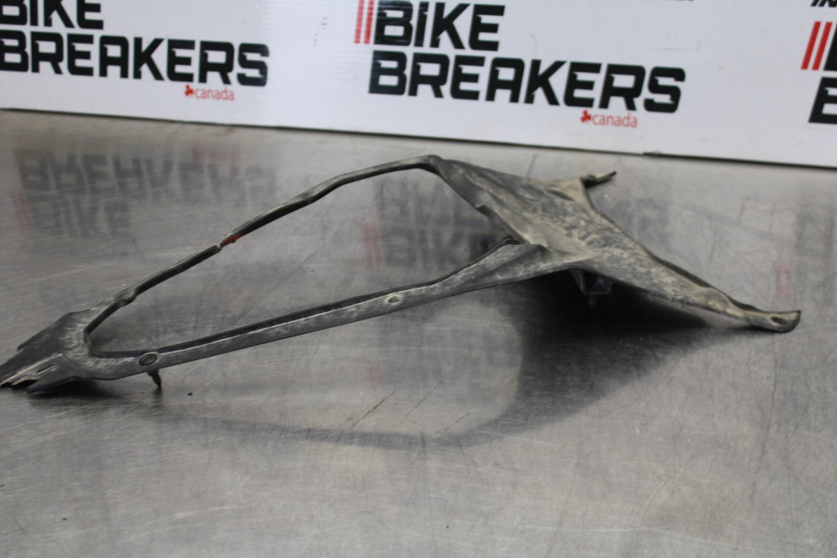 24-25 KAWASAKI NINJA ZX4R CENTER REAR BACK TAIL FAIRING COWL BB174