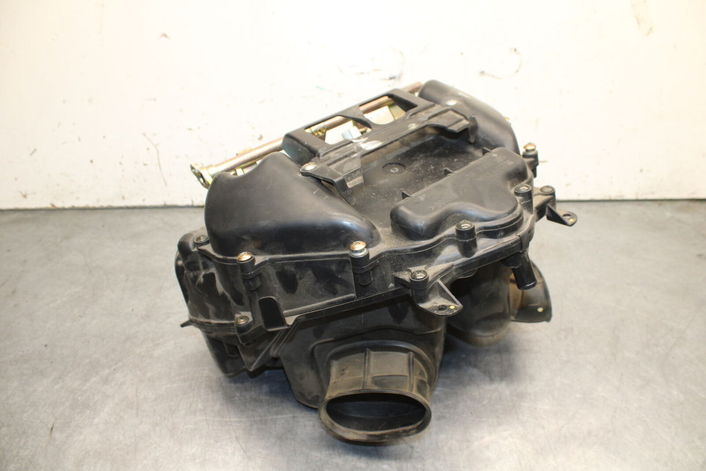 05-06 HONDA CBR600RR AIRBOX AIR INTAKE FILTER BOX W TOP RAIL INJECTORS BB727
