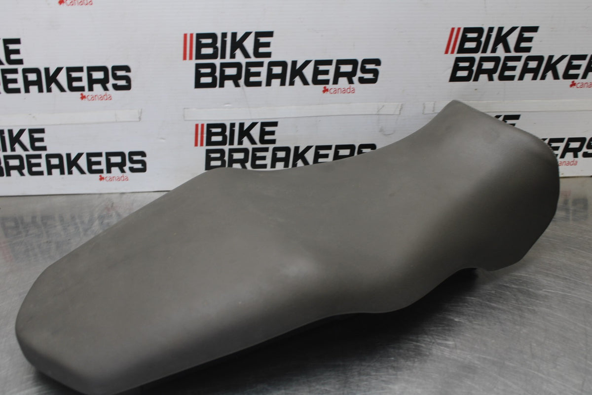 05 DUCATI SUPERSPORT 800 FRONT REAR SEAT SADDLE BB913