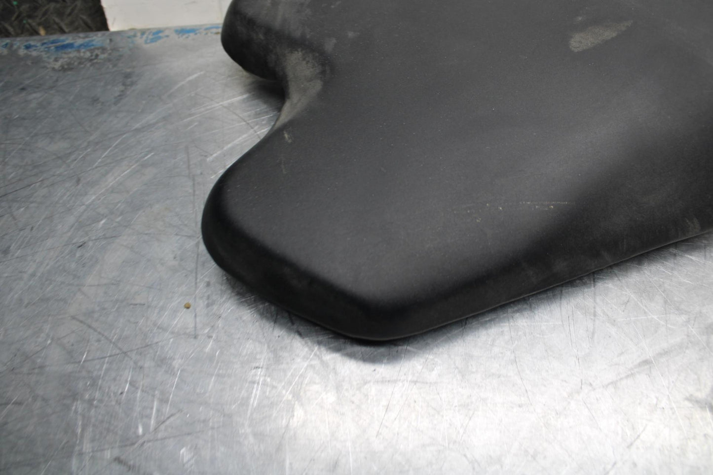 08-16 YAMAHA YZF R6 FRONT DRIVERS SEAT PAD SADDLE  BB465