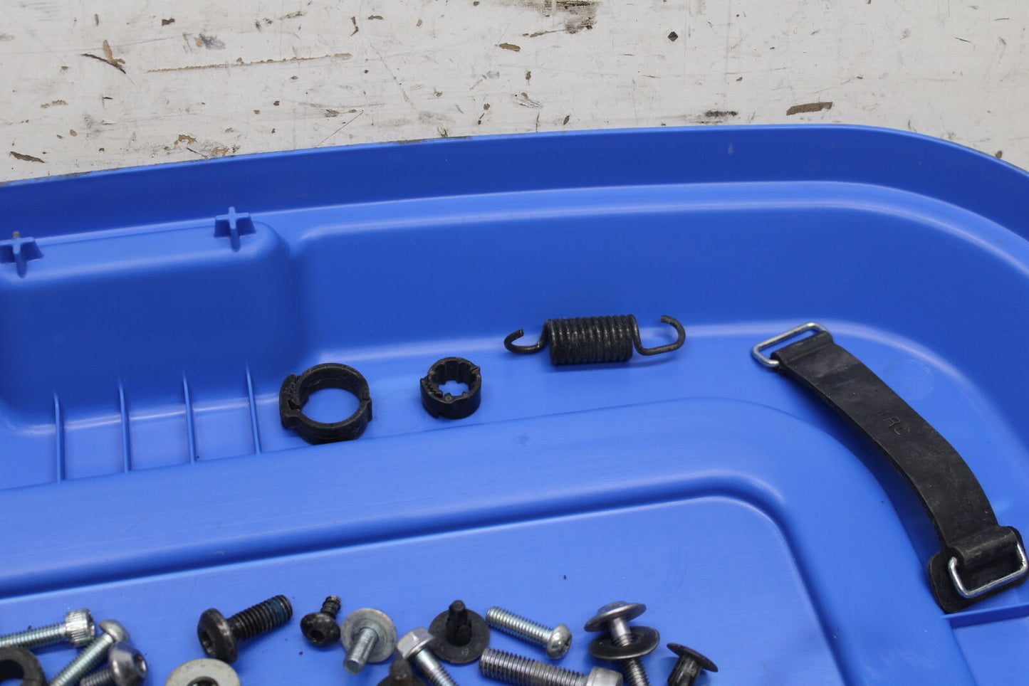 14-17 YAMAHA FZ09 MOUNTING BOLTS HARDWARE MOTOR SCREWS BB111