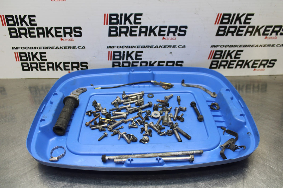 06 KAWASAKI Z750 BOLTS HARDWARE MOTOR SCREWS BB837