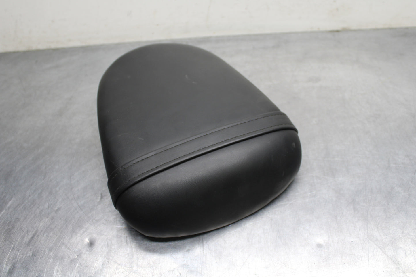 09 SUZUKI GSXR600 REAR BACK PASSENGER TANDEM SEAT PAD SADDLE PILLION BB759