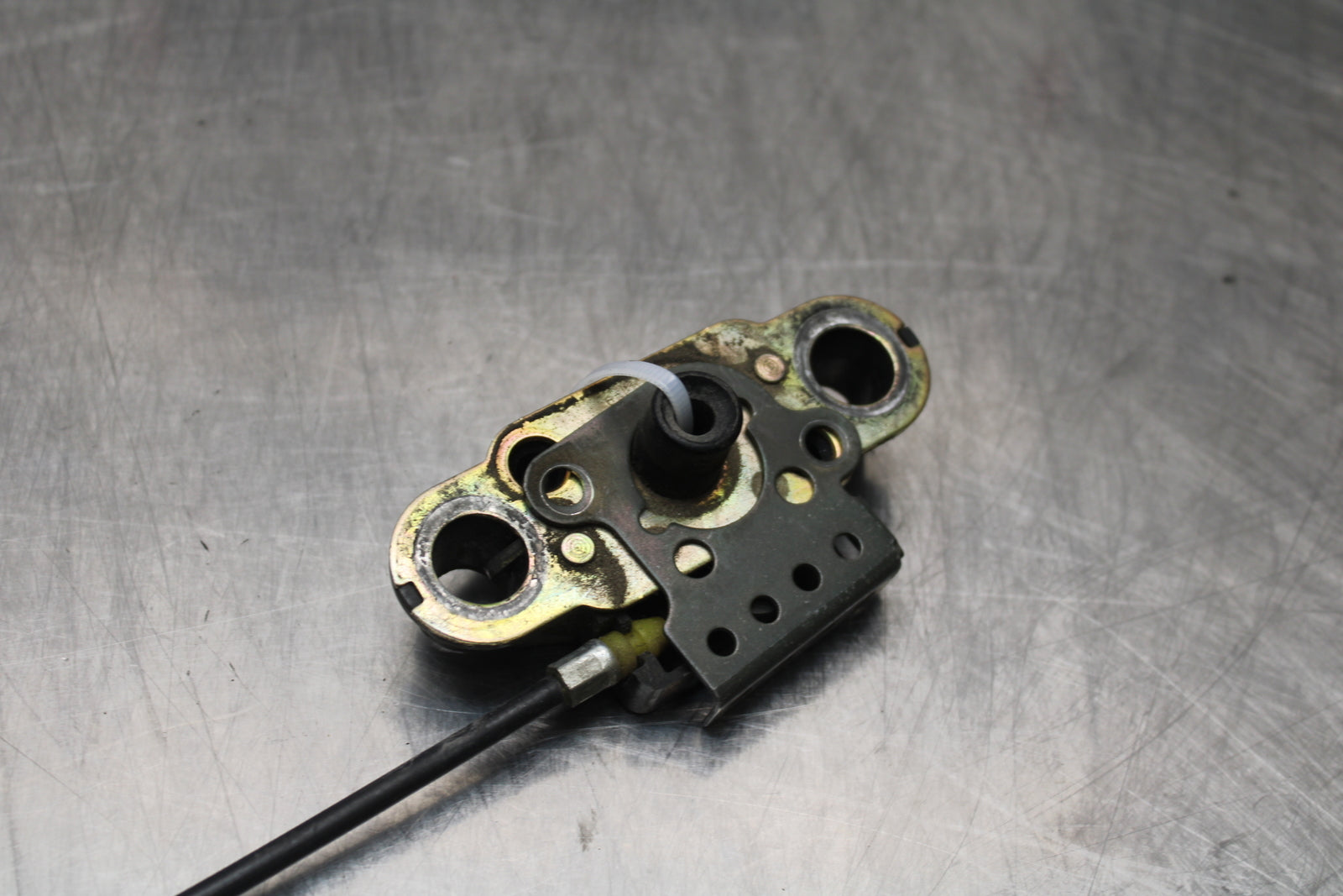 04-05 KAWASAKI NINJA ZX10R REAR PASSENGER SEAT LATCH LOCK ASSEMBLY BB163