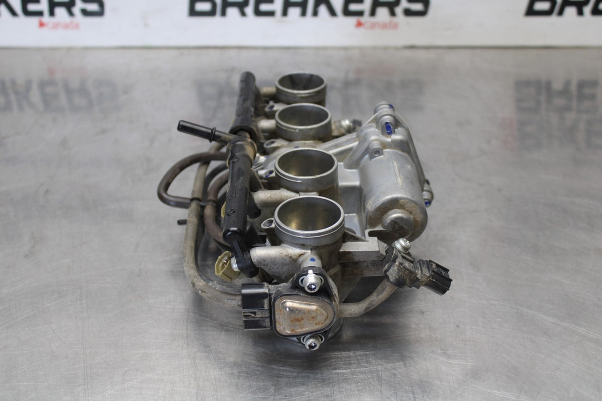 23-26 KAWASAKI NINJA ZX4RR MAIN FUEL INJECTORS / THROTTLE BODIES BB872