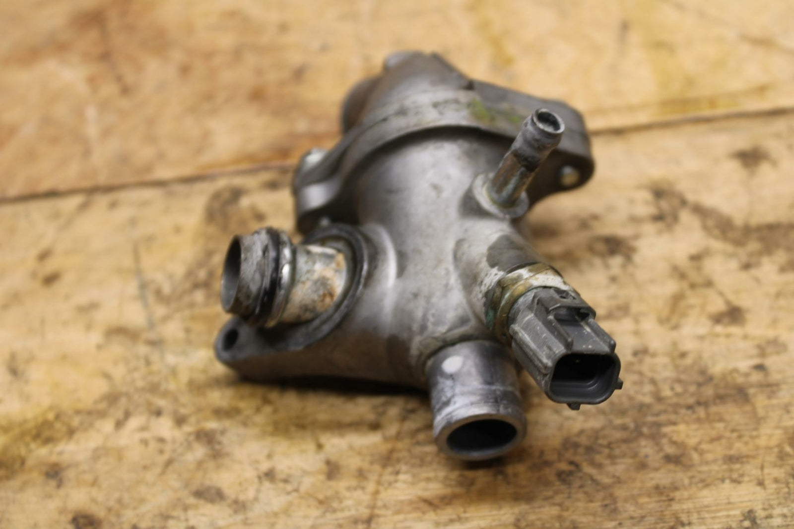 09-10 SUZUKI BOULEVARD M109R THERMOSTAT HOUSING ASSEMBLY BB318