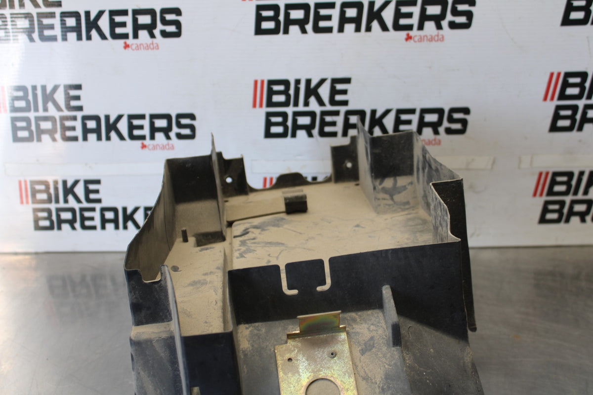 97-00 SUZUKI GSXR600 SRAD REAR BACK TAIL UNDERTAIL BATTERY TRAY PLASTIC BB921