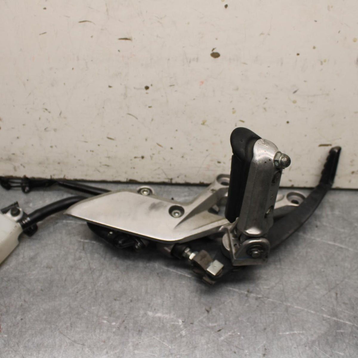 15-18 HONDA CB300FA RIGHT REARSET REAR SET DRIVER FOOT PEG REST STOP BB646