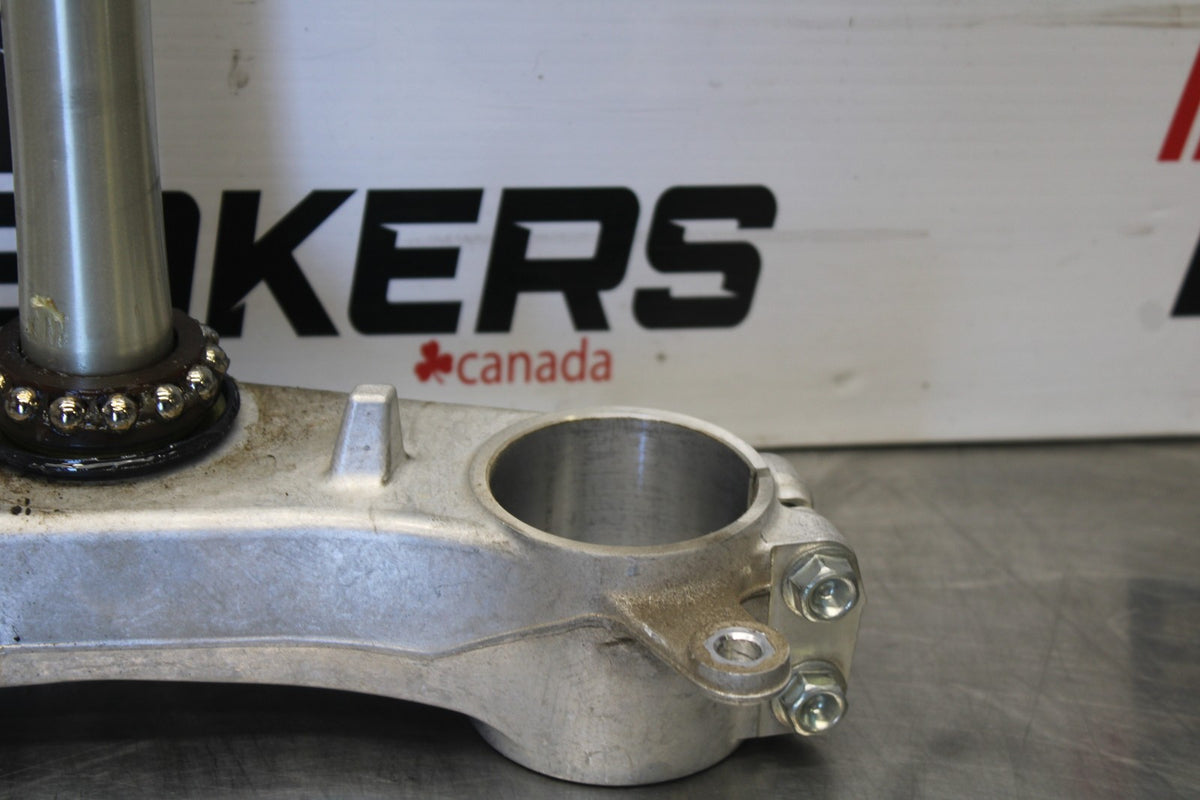 18 SUZUKI GSXR750 FRONT FORKS CLAMP LOWER TRIPLE TREE STEM BB891