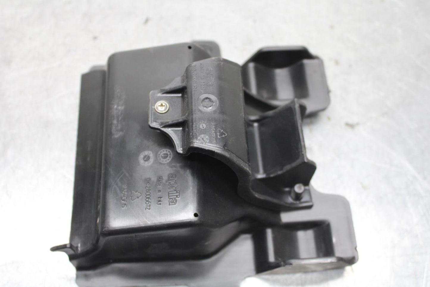 20-23 APRILIA RS660 RBATTERY TRAY PLASTIC BB643