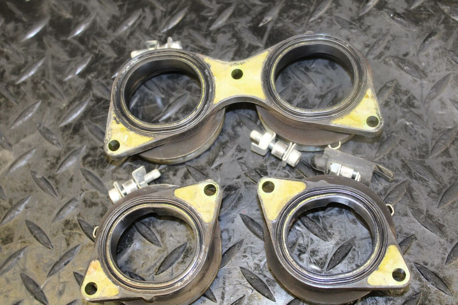 07 YAMAHA YZF R1 MANIFOLD INTAKE BOOTS BB191 A