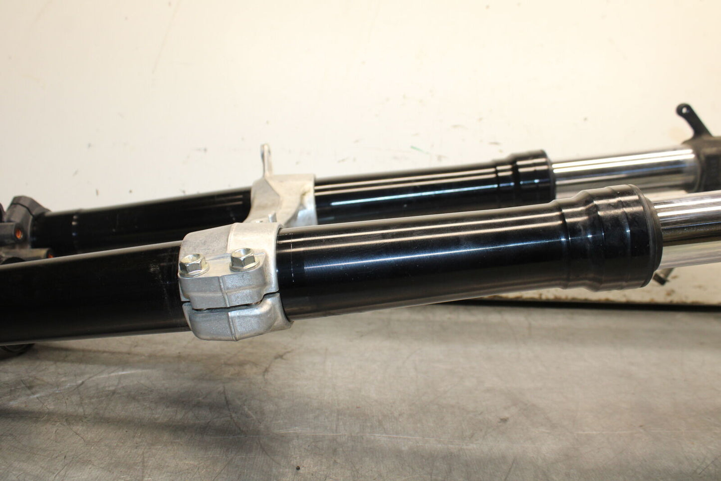 08-10 SUZUKI GSXR 600 COMPLETE FRONT END FORKS SUSPENSION TRIPLE TREE BB00