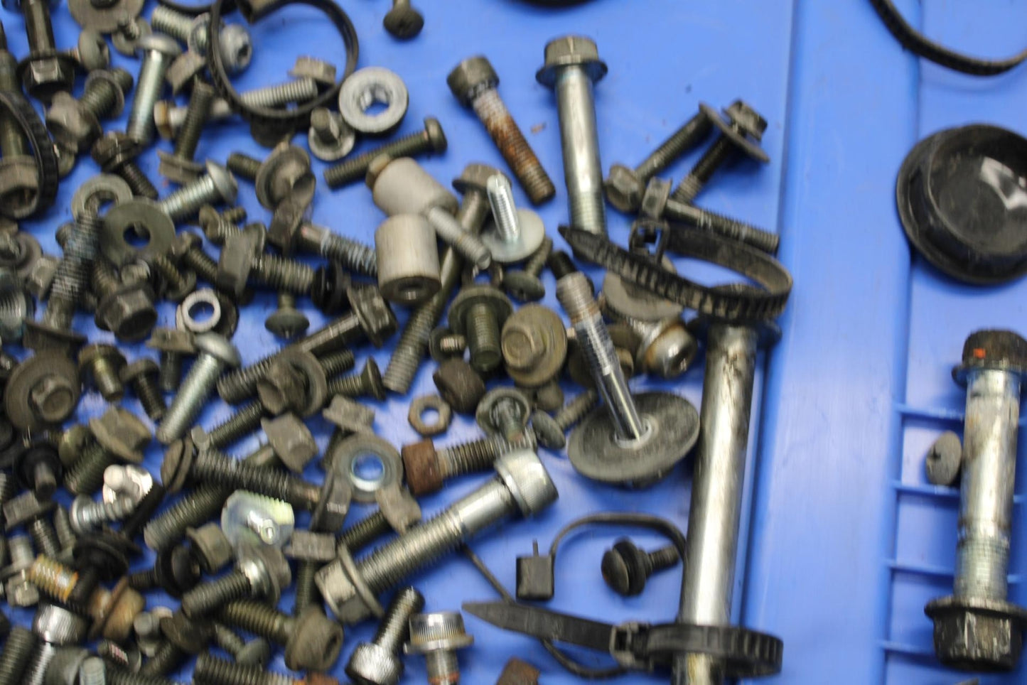 1995 Suzuki RF600R MISCELLANEOUS MOUNTING BOLTS HARDWARE MOTOR  BB615