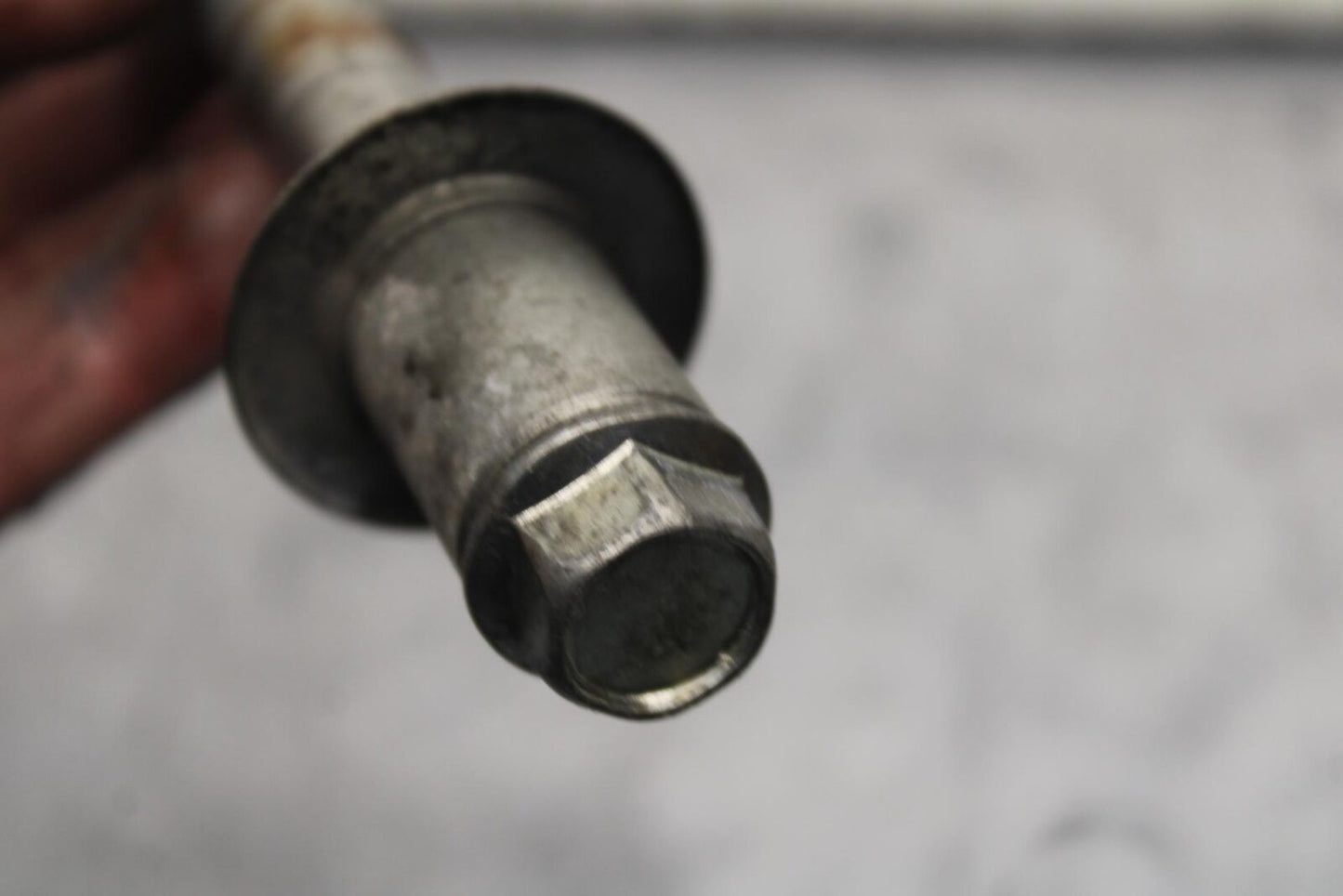 04-09 SUZUKI GS 500 FH GS500F FRONT WHEEL RIM AXLE PIVOT BOLT BB97