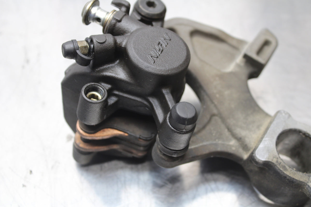 11 SUZUKI GSXR1000 REAR BACK BRAKE CALIPER W MOUNT BRACKET BB142 