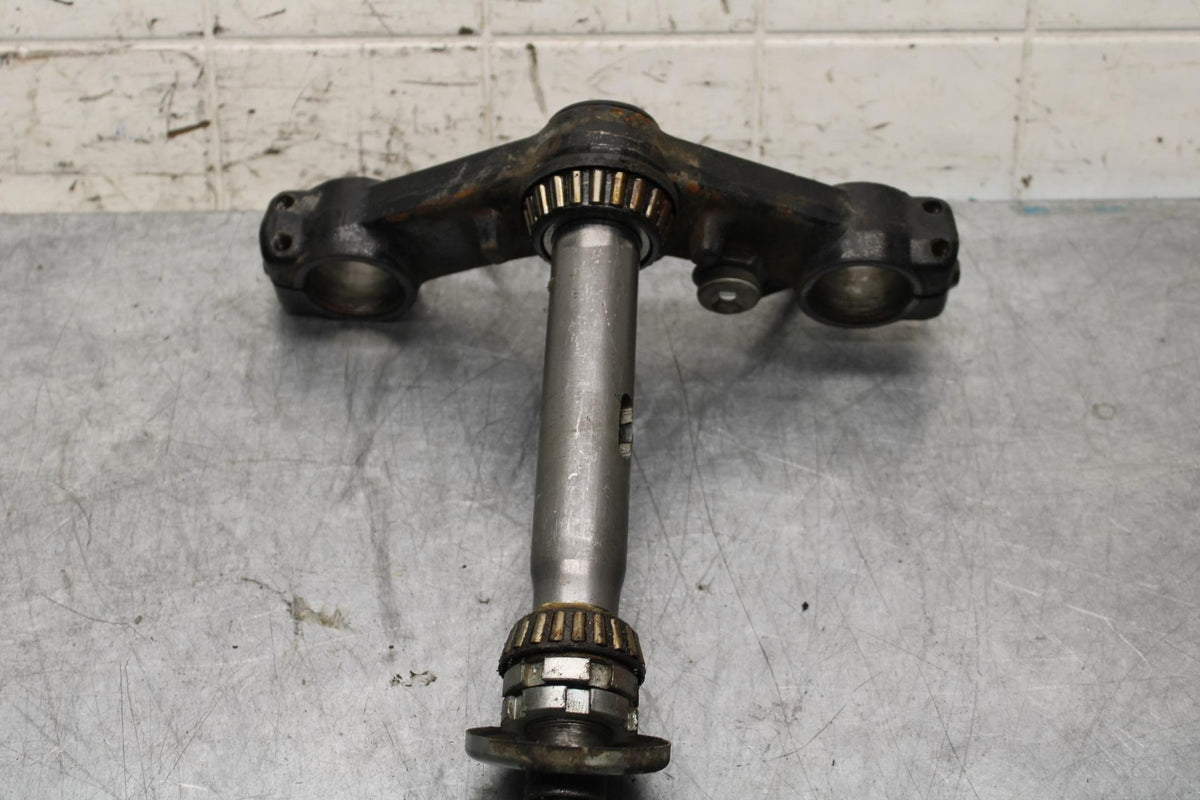 1977 Yamaha XS750 FRONT FORKS CLAMP LOWER TRIPLE TREE STEM 1J7-23340-02-33 BB554