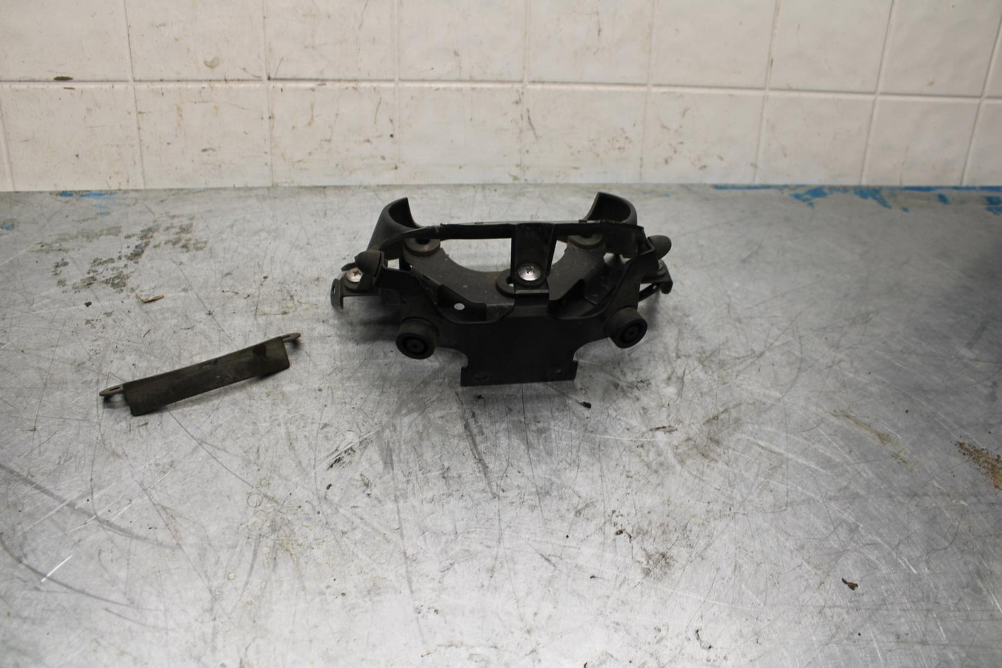 96-07 YAMAHA YZF600R REAR BACK TAIL LIGHT MOUNT BRACKET BB427 THUNDERCAT