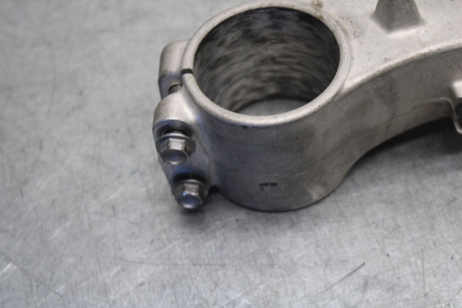 05-06 SUZUKI GSXR1000 FRONT FORKS CLAMP LOWER TRIPLE TREE STEM 51410-41G00 BB677