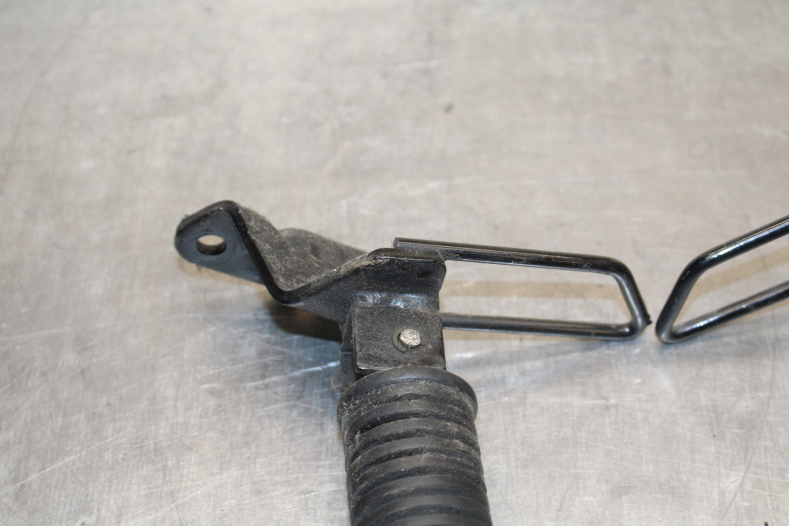 04 SUZUKI INTRUDER 800 REAR PASSENGER FOOT STEP PEG BB758