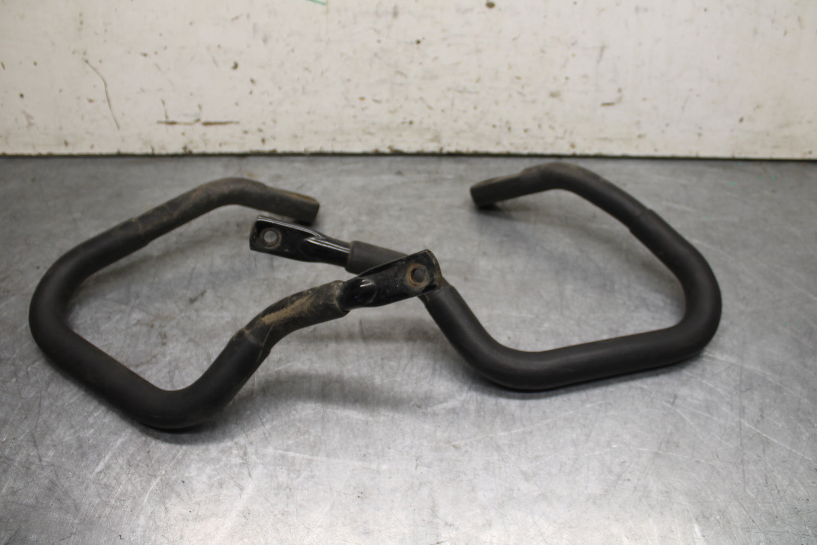 05-06 YAMAHA ROYAL STAR PASSENGER REAR SEAT GRAB BAR HANDLE SET BB697